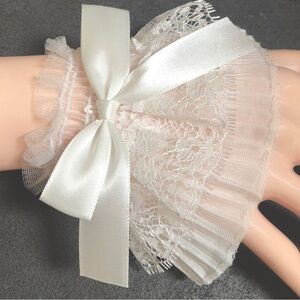 Jane - Lace Wrist Cuffs